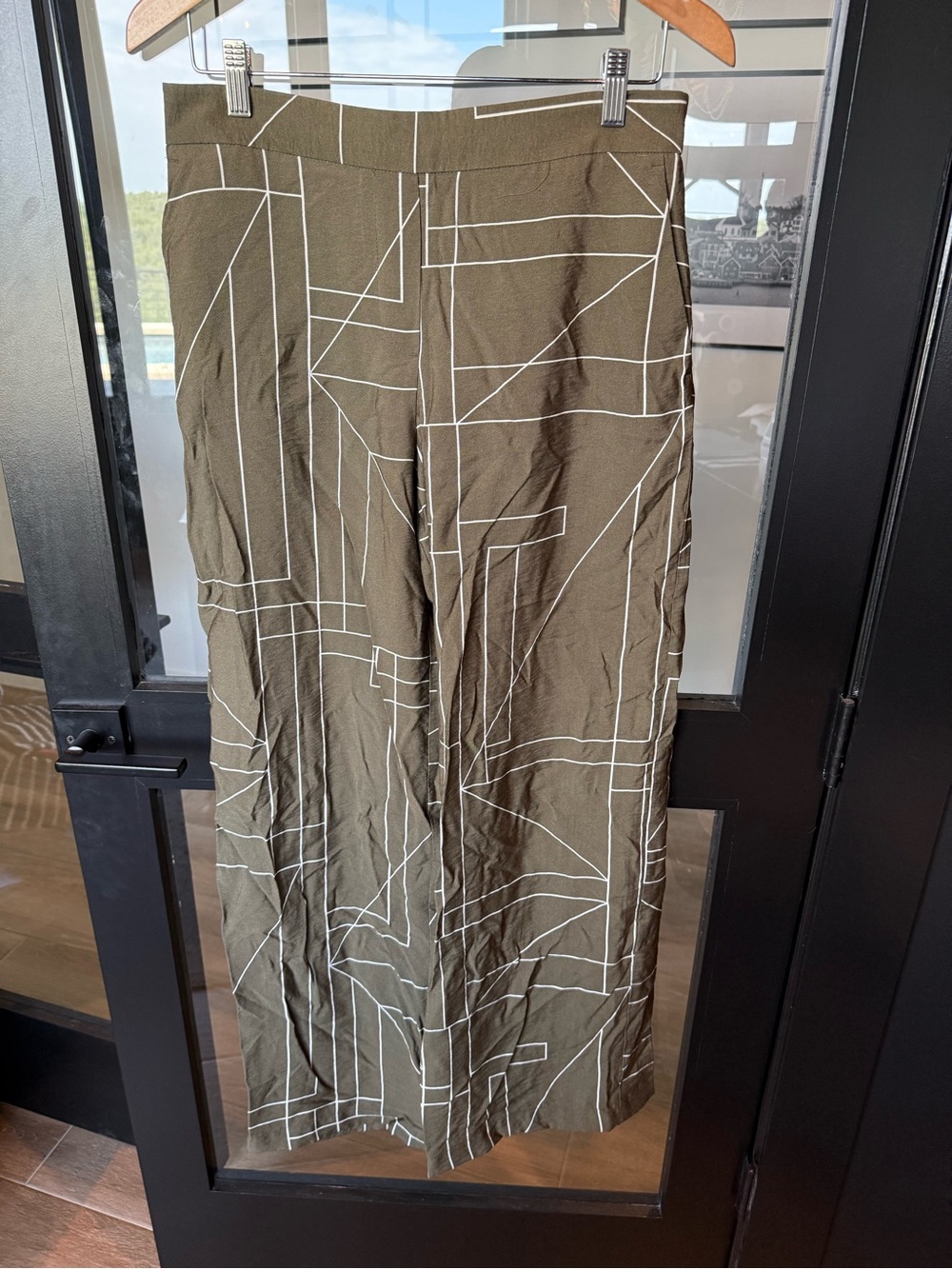 Zara Olive Wide-Leg Pants with White Geometric Lines